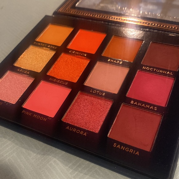 Ace Beaute Scarlet Dusk Eyeshadow Palette - Picture 3 of 4